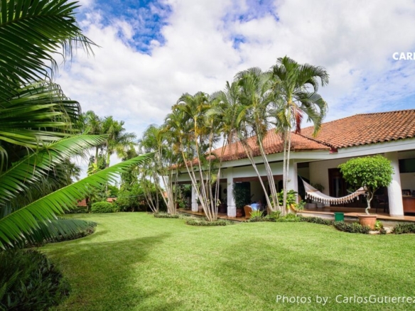 JP 287 – FAMILY House FOR SALE in Managua Nicaragua