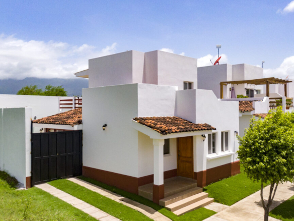 2269 – House FOR SALE in Granada Nicaragua
