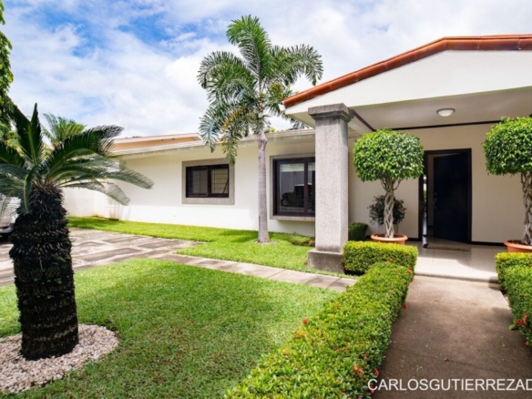 JK 028 – FAMILY HOUSE For SALE in Managua Nicargua