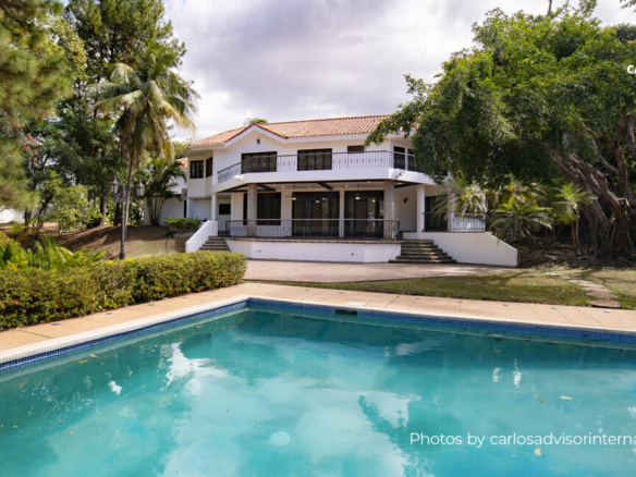 CG-197 – Luxury House For Sale in Villa Fontana Sur with Pool and Large Land – Managua