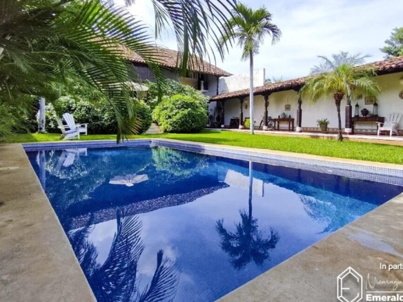 5025 – COLONIAL House FOR SALE in Granada Nicaragua
