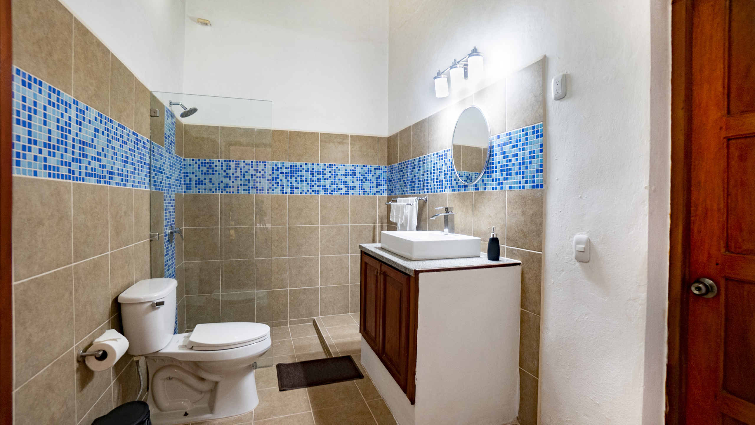 CMP09936 2001 – Casa Arroyo: Your ideal accommodation in Granada, Nicaragua