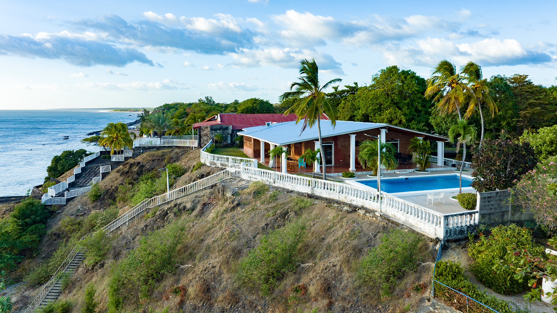22648 – Beachfront House for Rent in Casares Beach with Private Pool – Casa Vista Mar