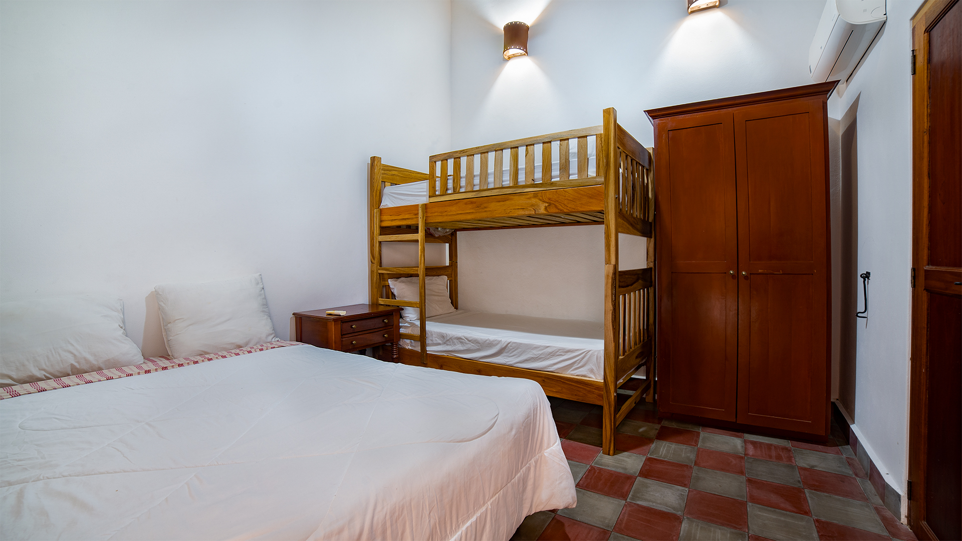 22485 – Colonial House For Rent in Granada, Comfortable and Equipped Lodging – Casa Fabi