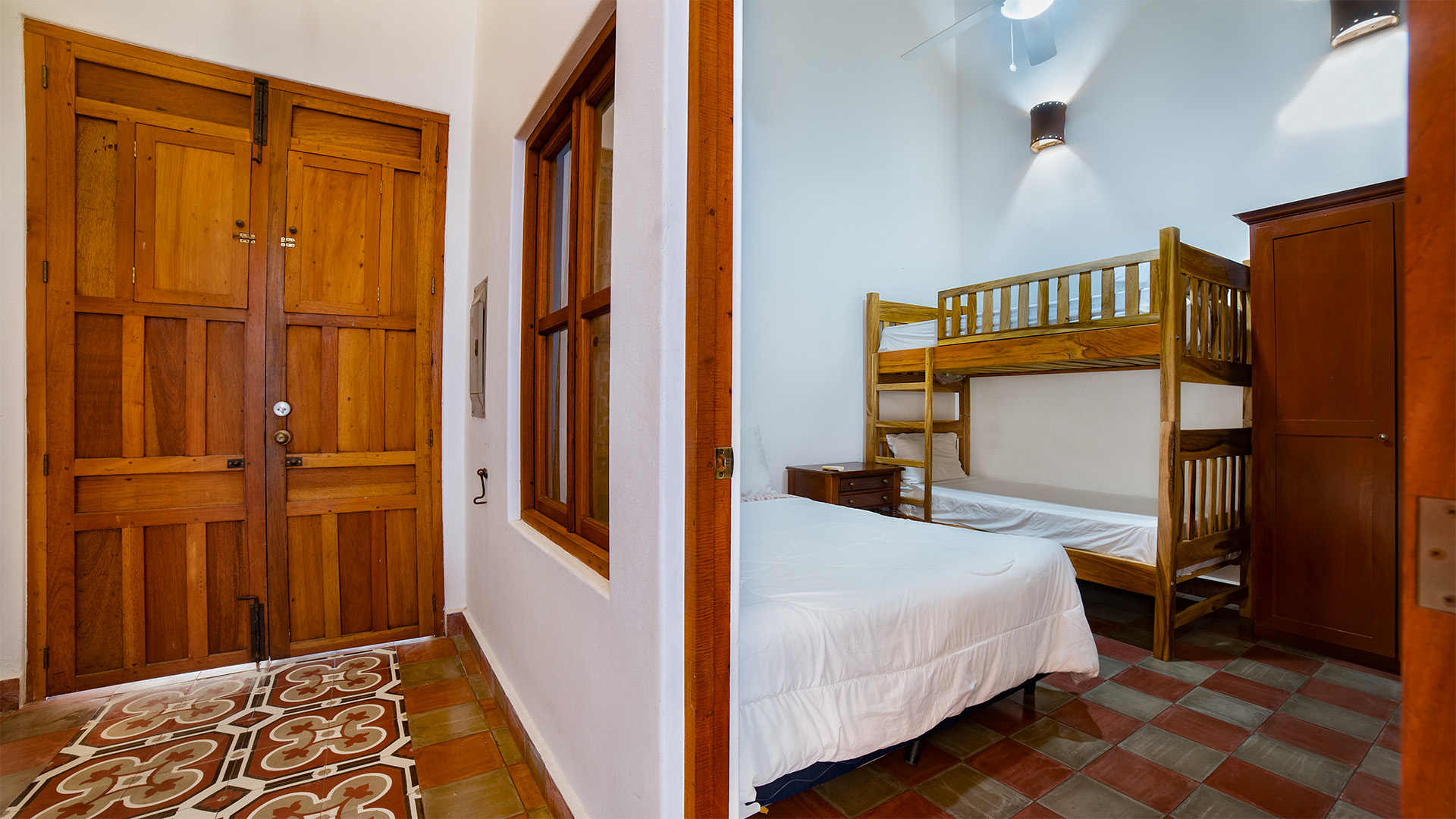 22485 – Colonial House For Rent in Granada, Comfortable and Equipped Lodging – Casa Fabi