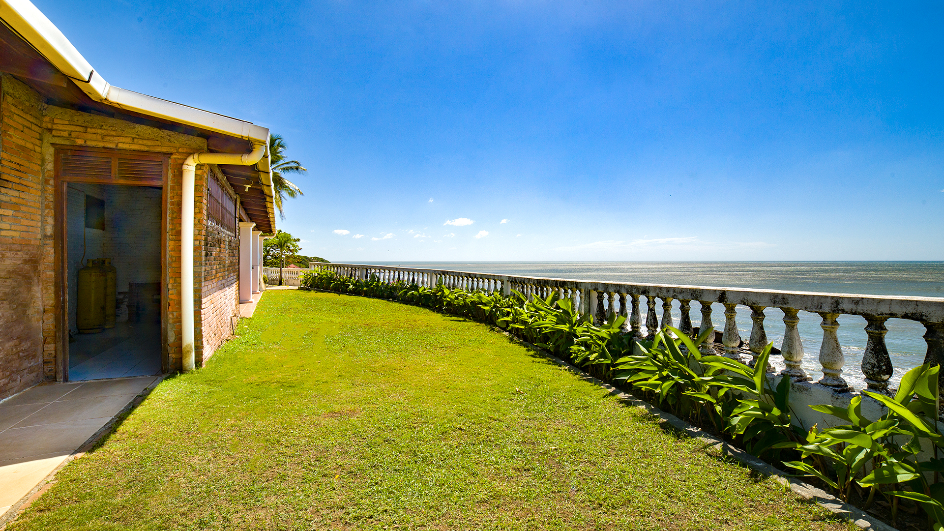 22648 – Beachfront House for Rent in Casares Beach with Private Pool – Casa Vista Mar