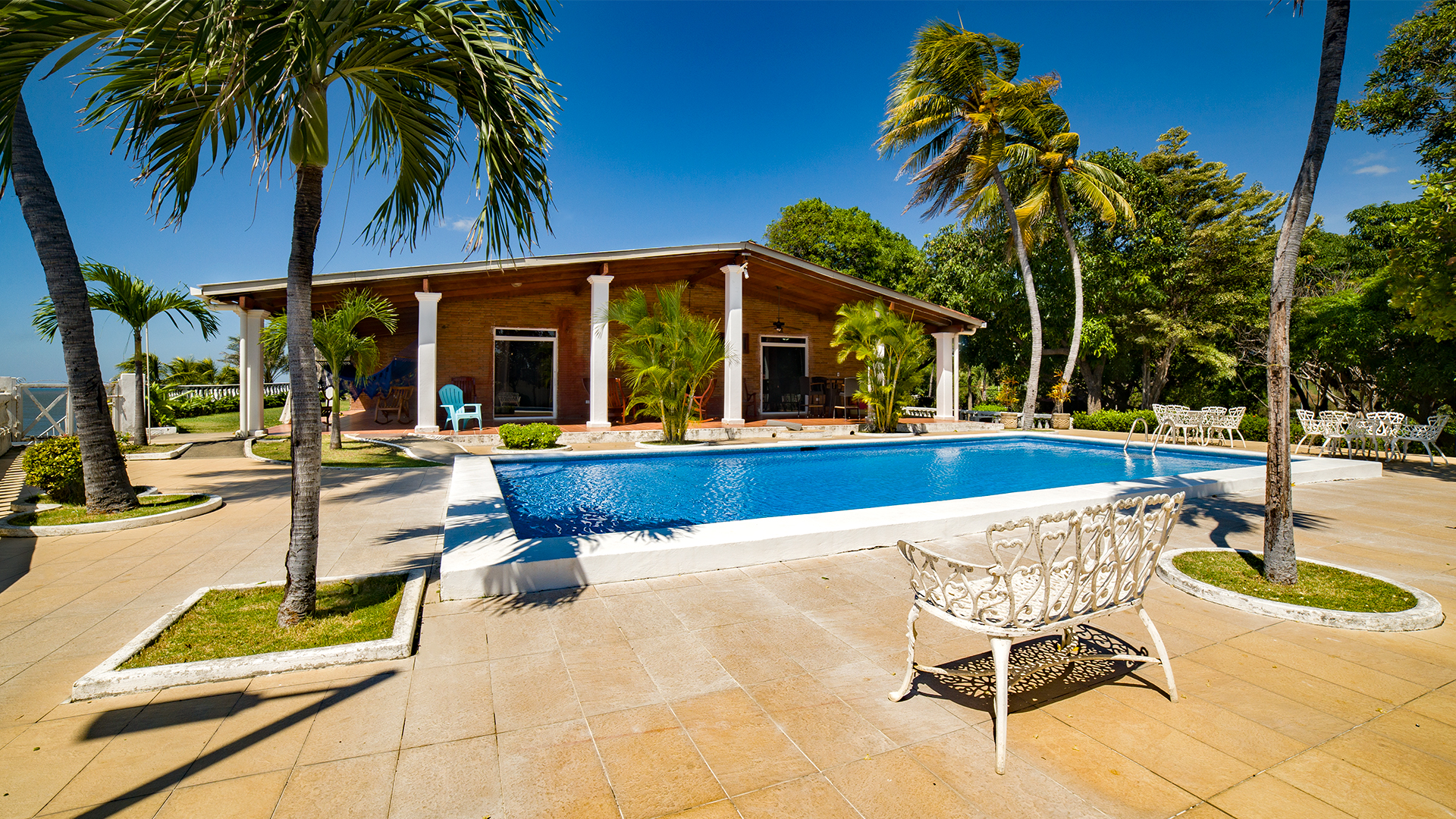 22648 – Oceanfront House with Great Potential for Sale – Invest in Playa Casares – Casa Vista Mar
