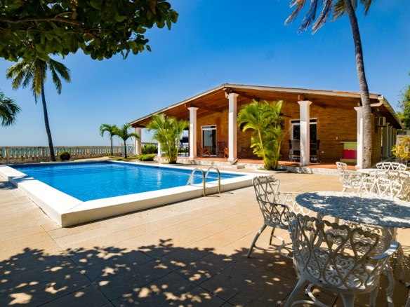 22648 – Oceanfront House with Great Potential for Sale – Invest in Playa Casares – Casa Vista Mar