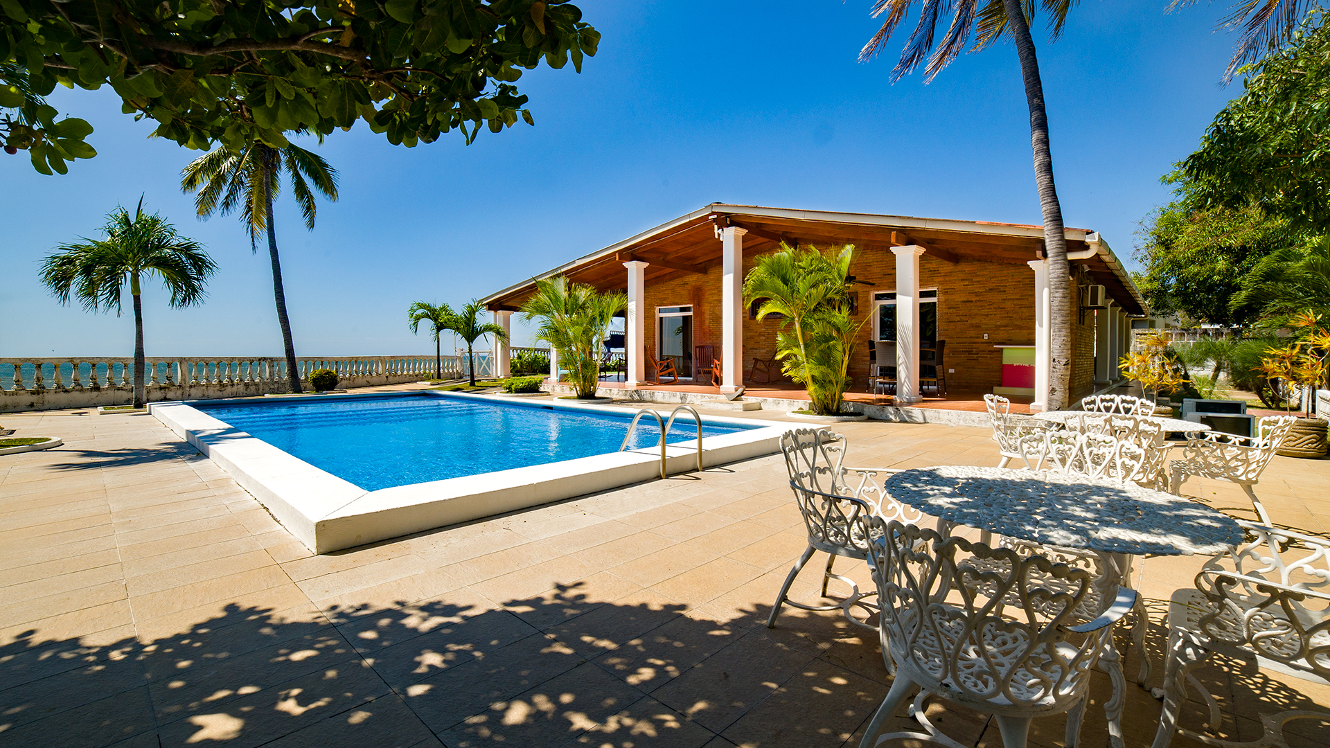 22648 – Beachfront House for Rent in Casares Beach with Private Pool – Casa Vista Mar
