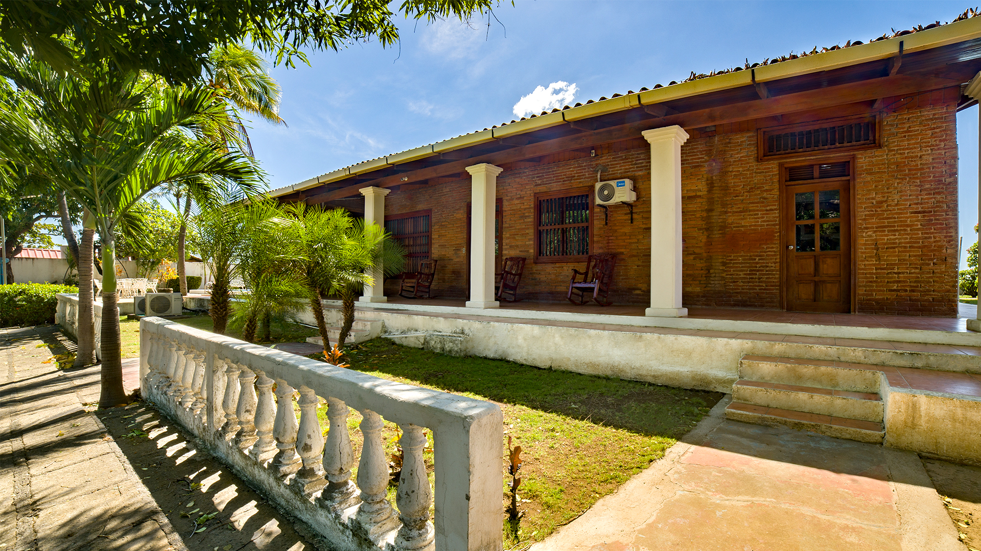 22648 – Beachfront House for Rent in Casares Beach with Private Pool – Casa Vista Mar