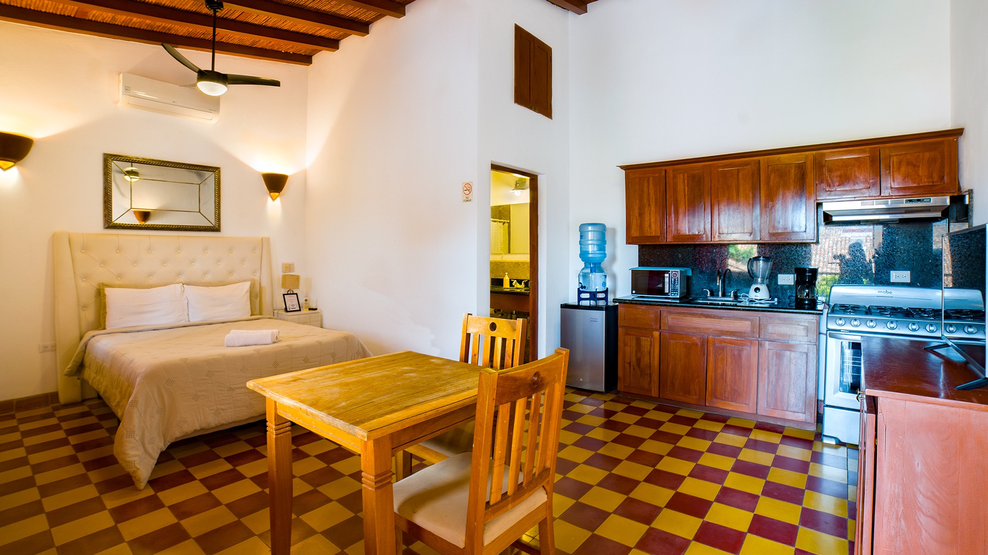 22487 – Apartments for Rent in Granada, Nicaragua – Accommodation for 2 People with Pool, Wi-Fi and Equipped Kitchen – Apartamentos Hola