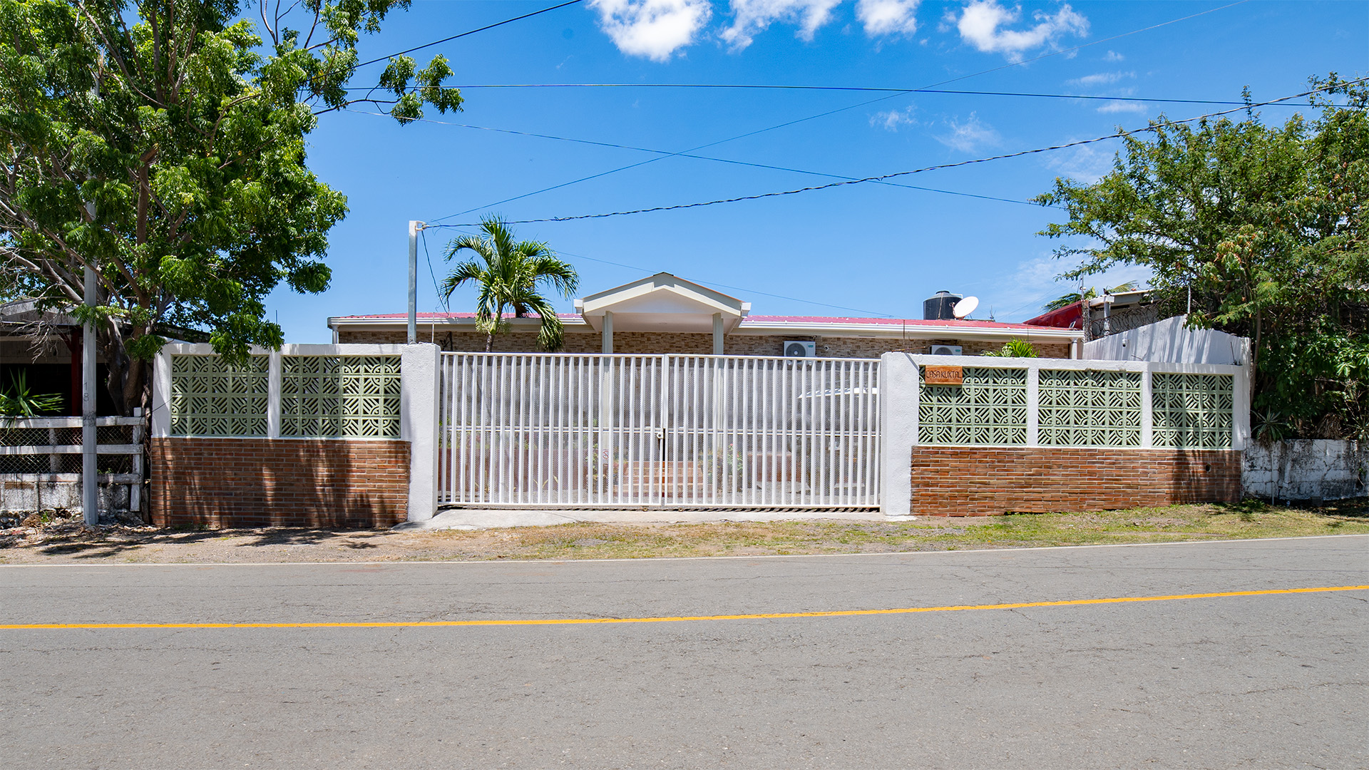 22655 – Rent Casa Kuxtal: Your Oceanfront Oasis in La Boquita, Carazo