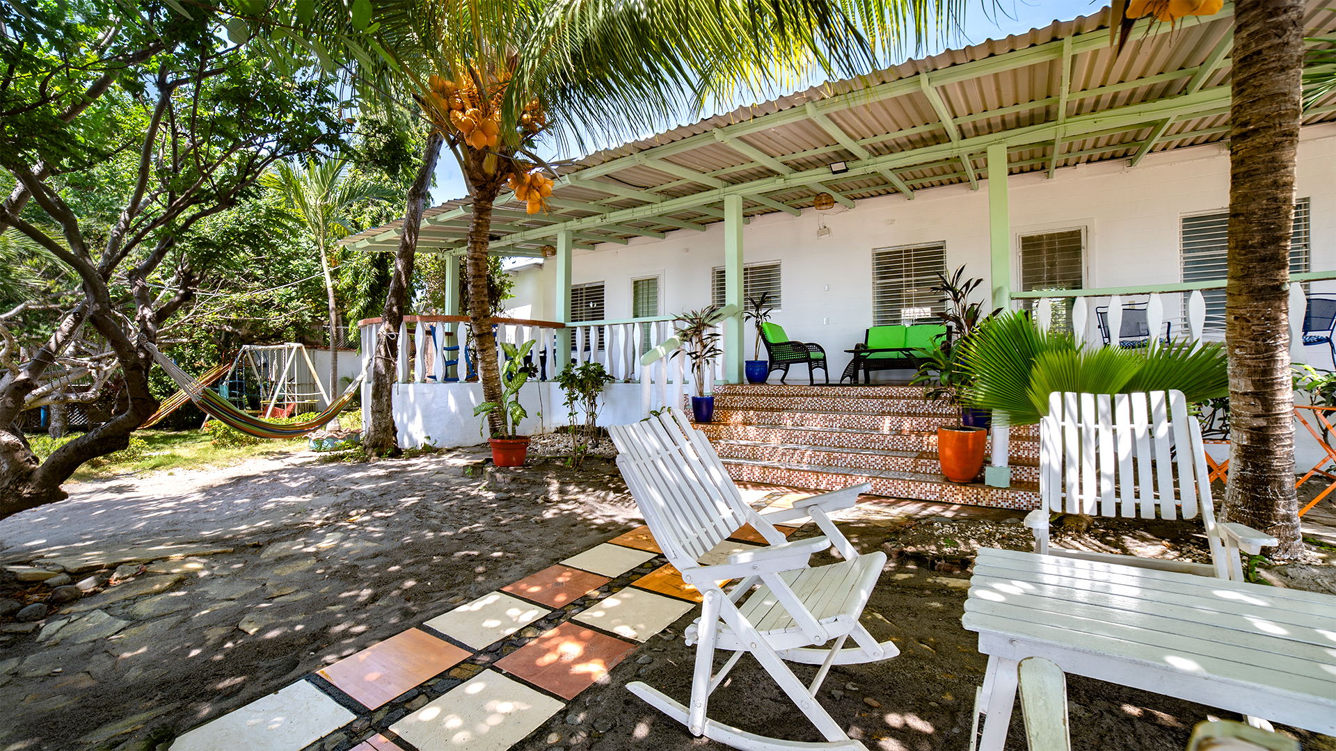 22654 – Country House for Rent Facing Lake Granada with pool for 15 people – Quinta Cocibolca