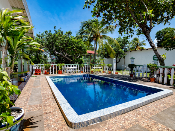 22654 – Country House for Rent Facing Lake Granada with pool for 15 people – Quinta Cocibolca