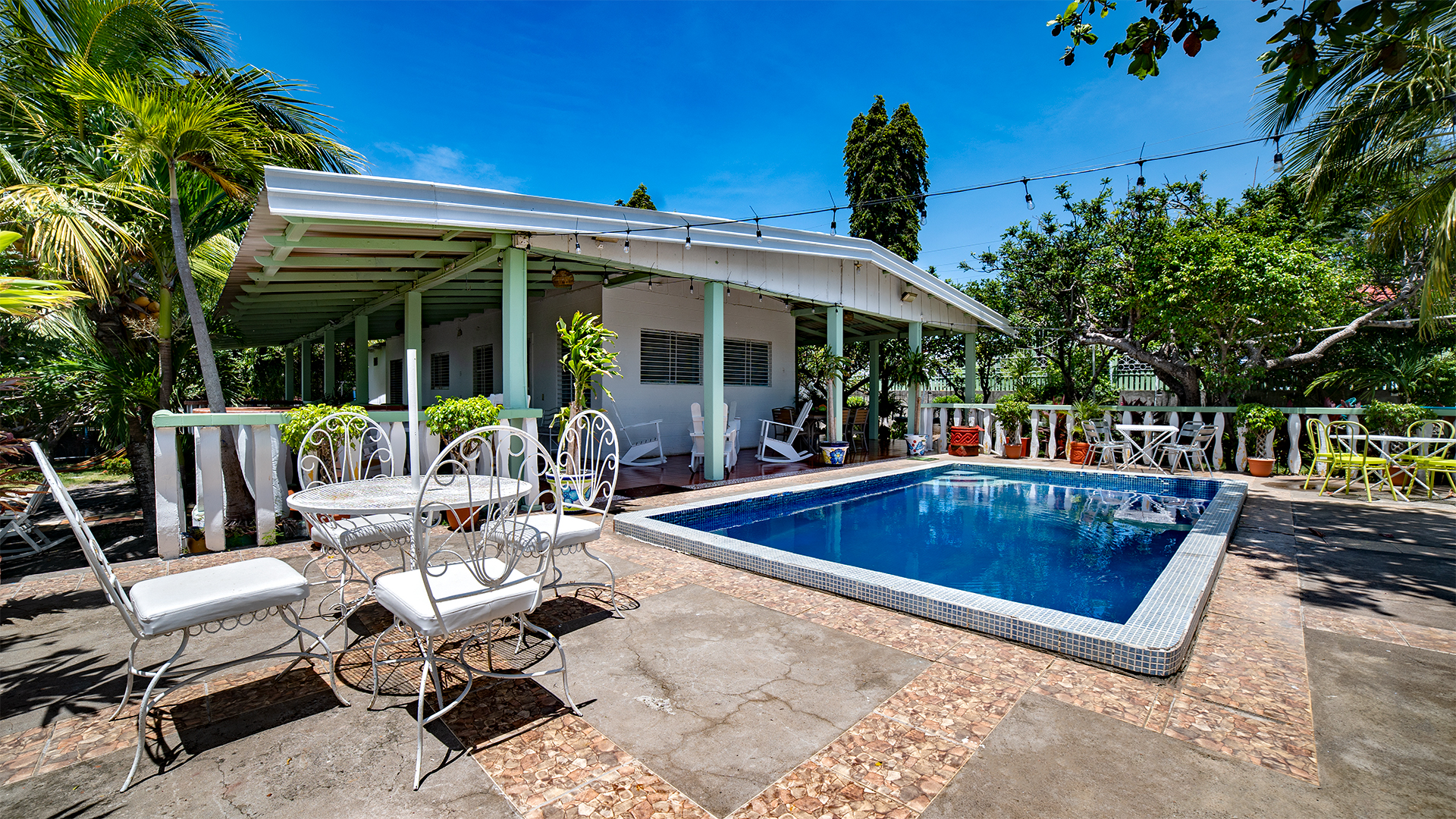 22654 – Country House for Rent Facing Lake Granada with pool for 15 people – Quinta Cocibolca