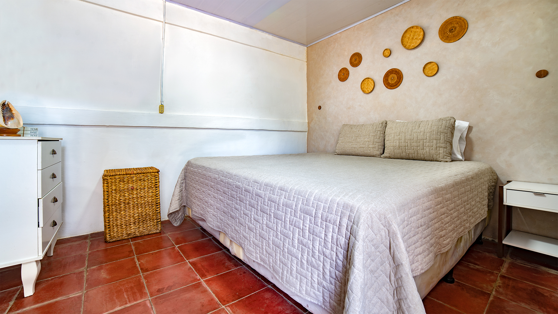 22654 – Country House for Rent Facing Lake Granada with pool for 15 people – Quinta Cocibolca