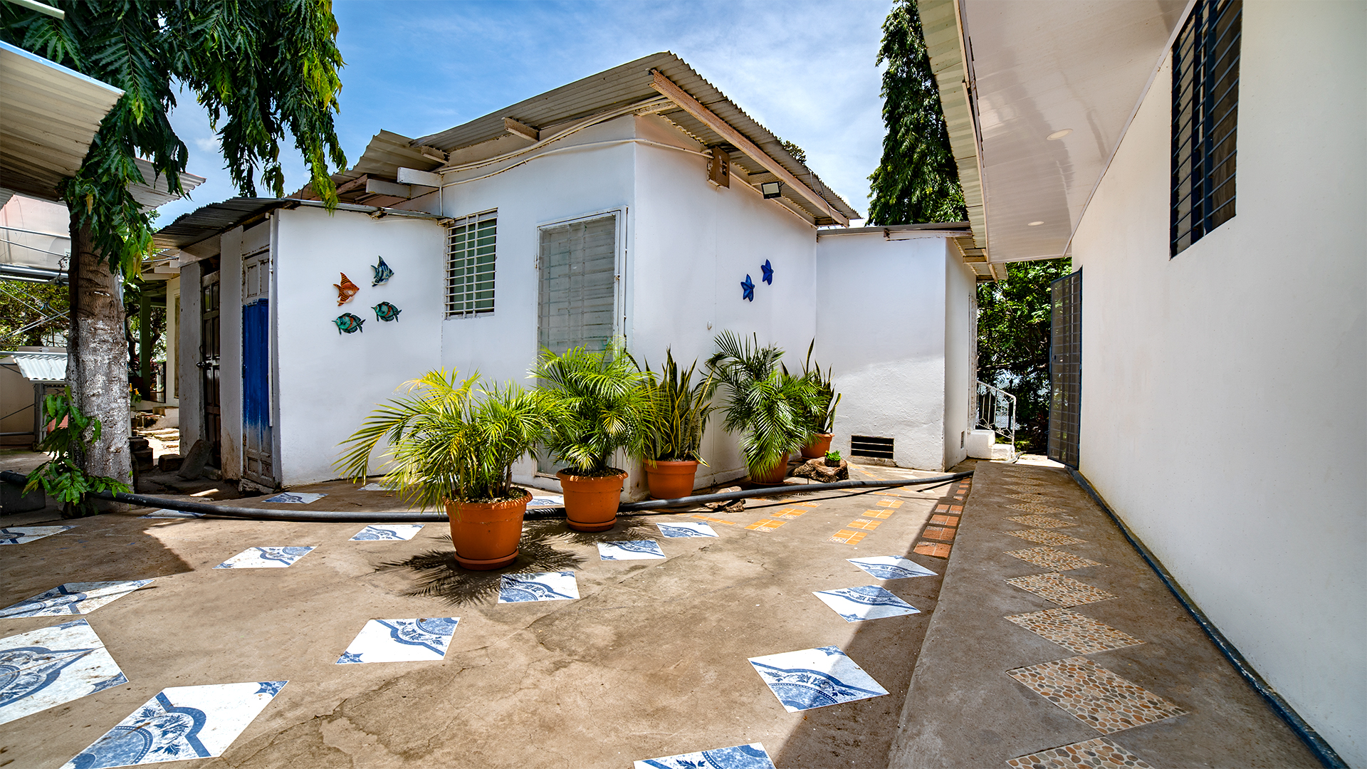 22654 – Country House for Rent Facing Lake Granada with pool for 15 people – Quinta Cocibolca