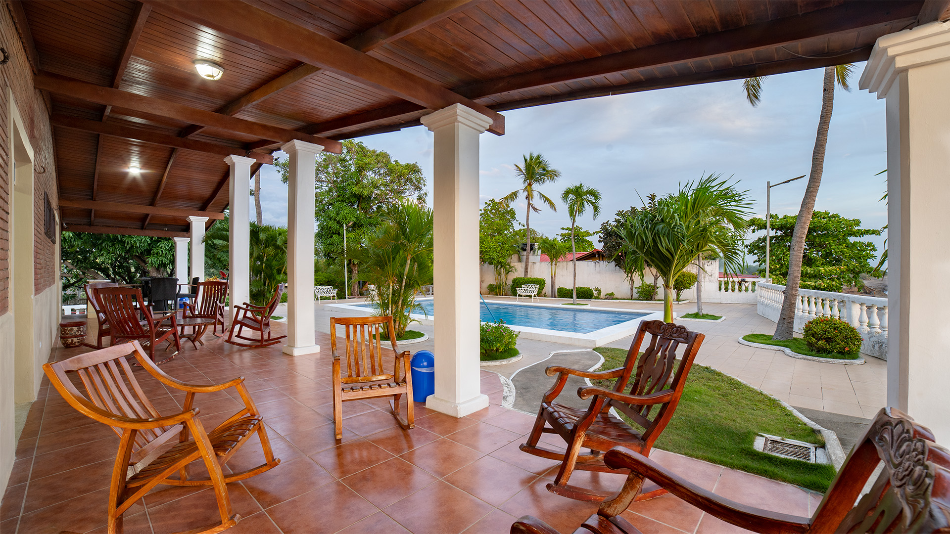 22648 – Oceanfront House with Great Potential for Sale – Invest in Playa Casares – Casa Vista Mar