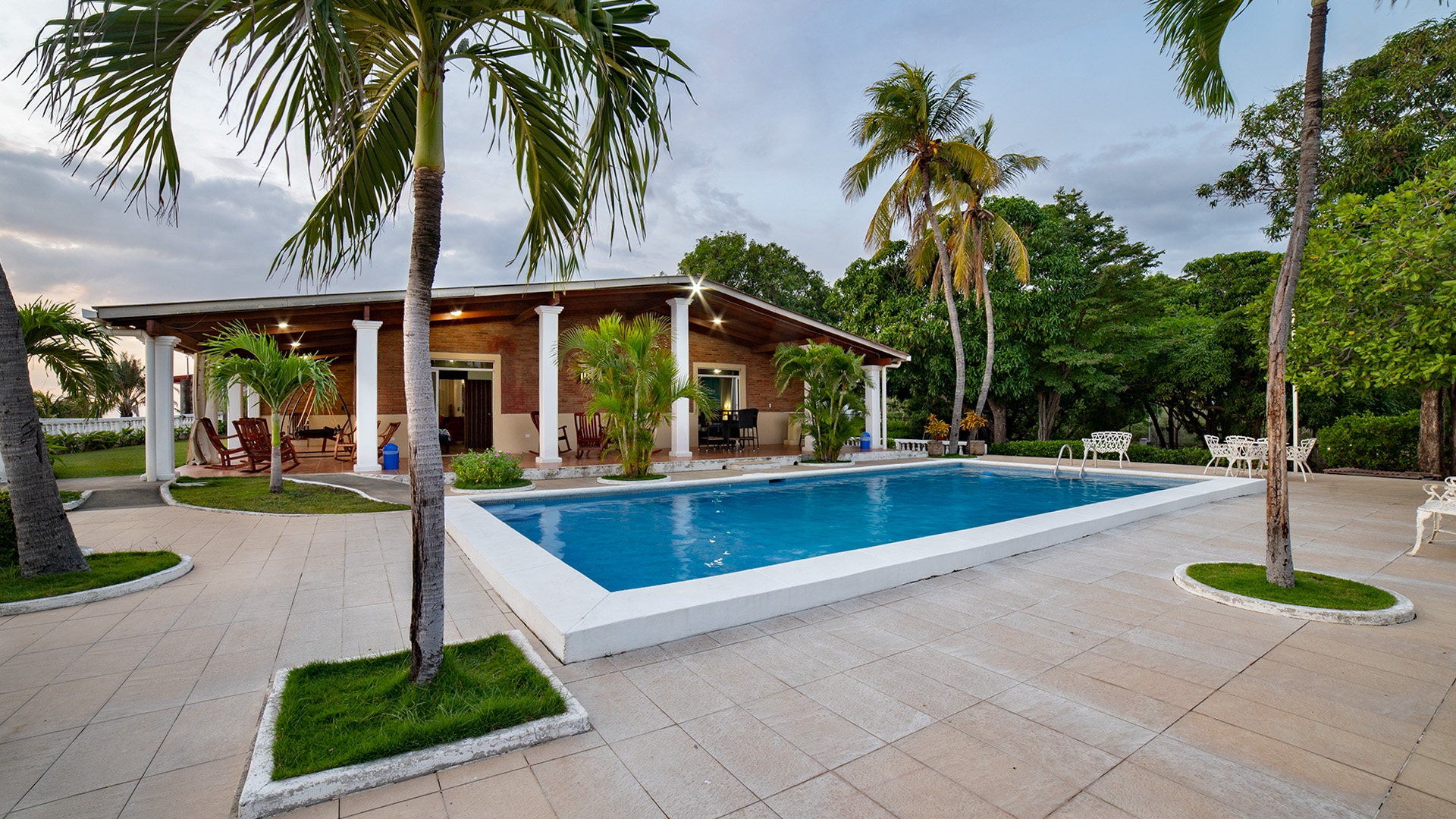 22648 – Beachfront House for Rent in Casares Beach with Private Pool – Casa Vista Mar