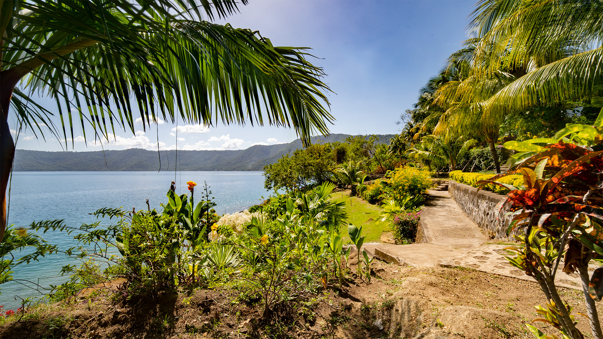 22493 – Paradise House For Rent in Laguna de Apoyo – Casa Mil Amores