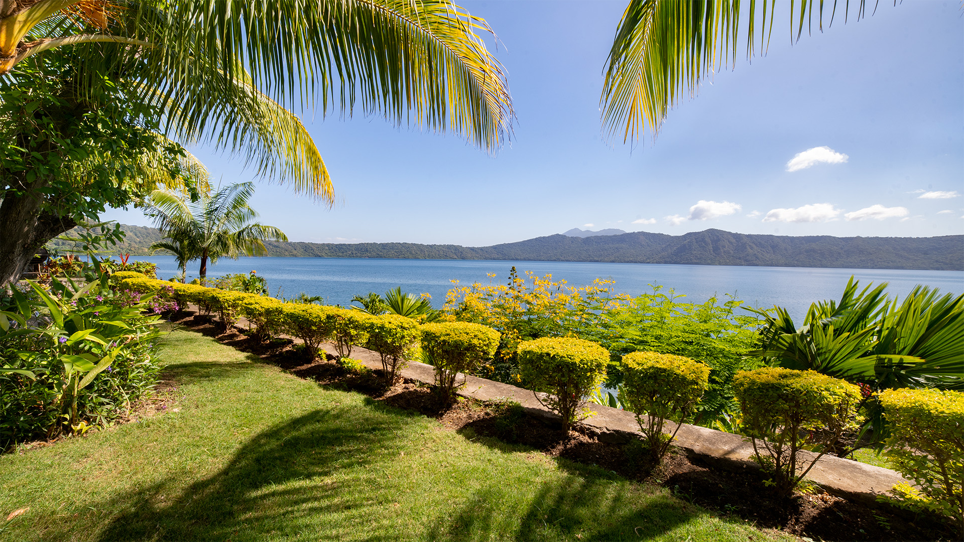 22493 – Paradise House For Rent in Laguna de Apoyo – Casa Mil Amores