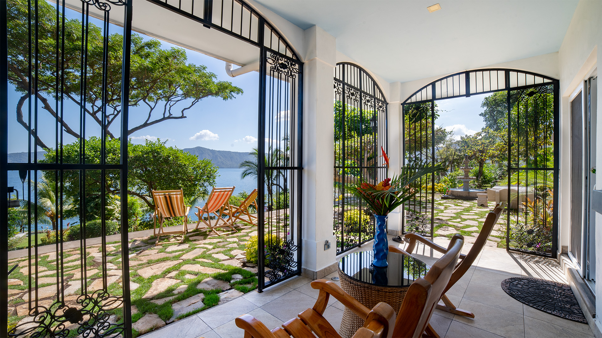 22493 – Paradise House For Rent in Laguna de Apoyo – Casa Mil Amores