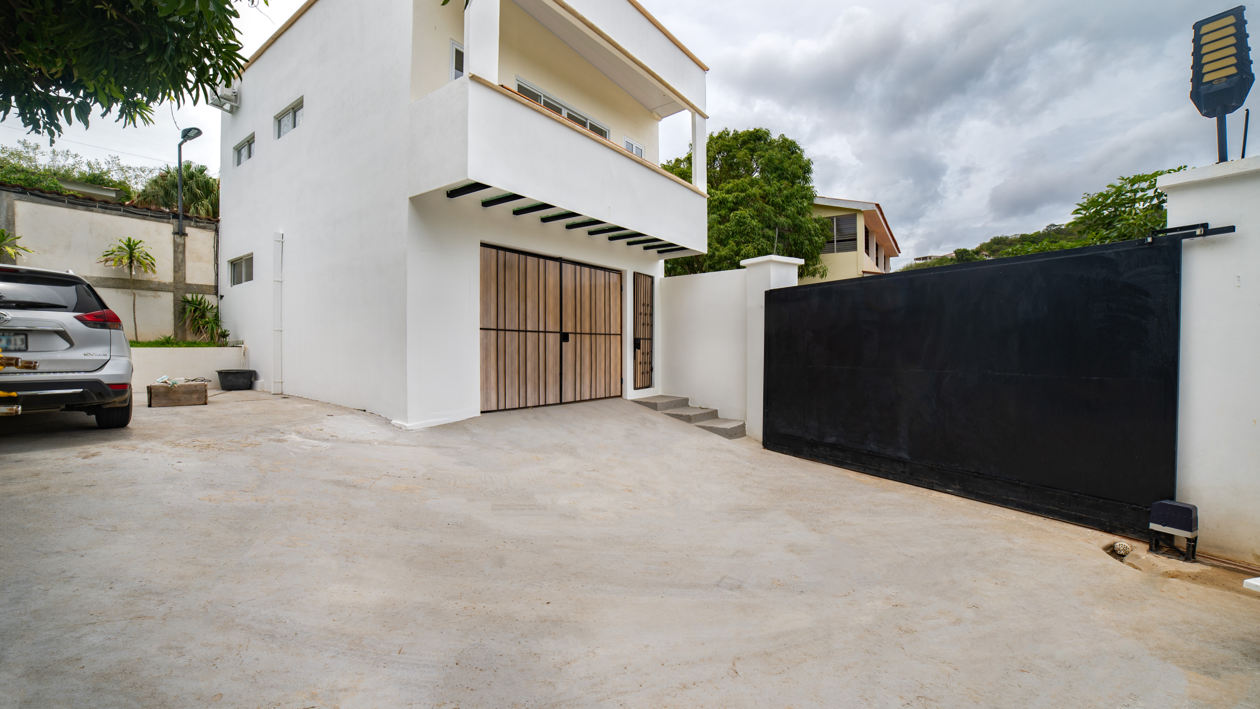 22670 – House with Ocean View, Pool, Cabins, and Independent Apartment