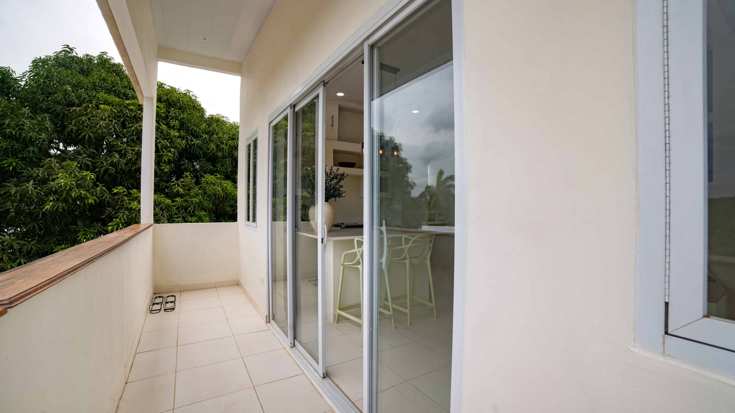 22670 – House with Ocean View, Pool, Cabins, and Independent Apartment