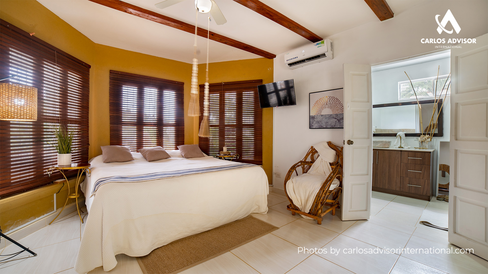 22670 – House with Ocean View, Pool, Cabins, and Independent Apartment