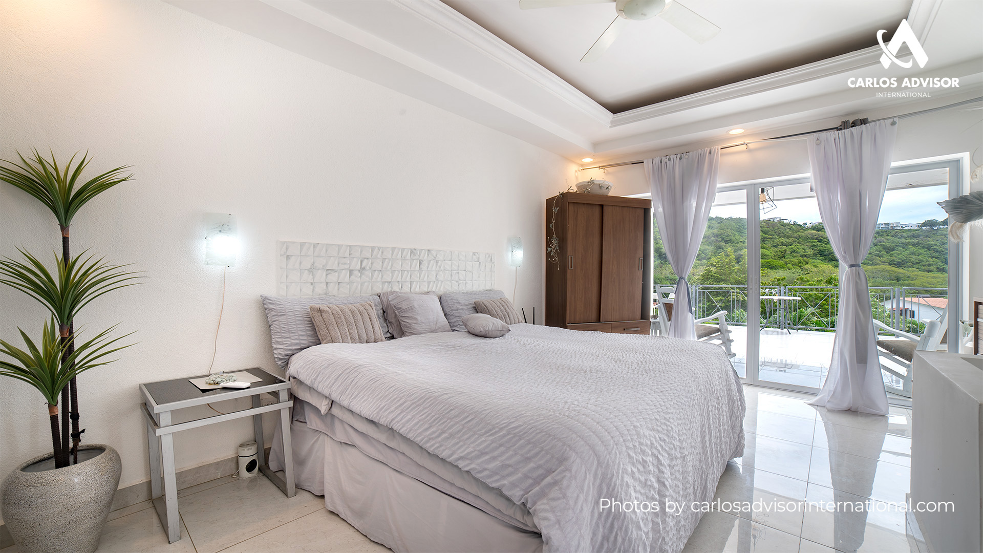 22670 – House with Ocean View, Pool, Cabins, and Independent Apartment