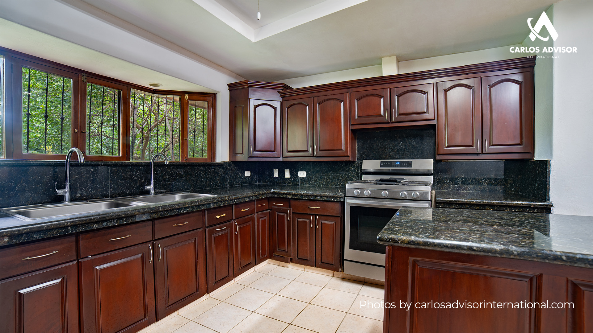 CG-181 – House For Sale on Carretera Sur, Managua, with Pool, Garden, and Spacious Areas