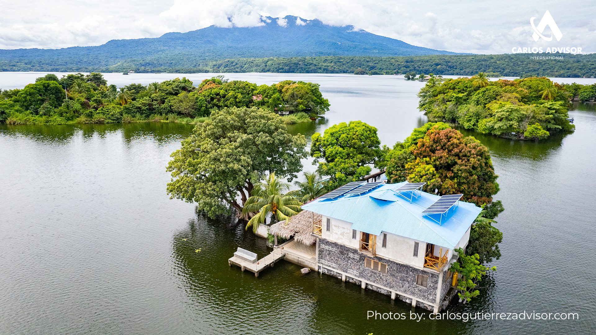 22598 – House with a swimming pool and a view of Mombacho Volcano in the Isletas of Granada – Isla El Resedo