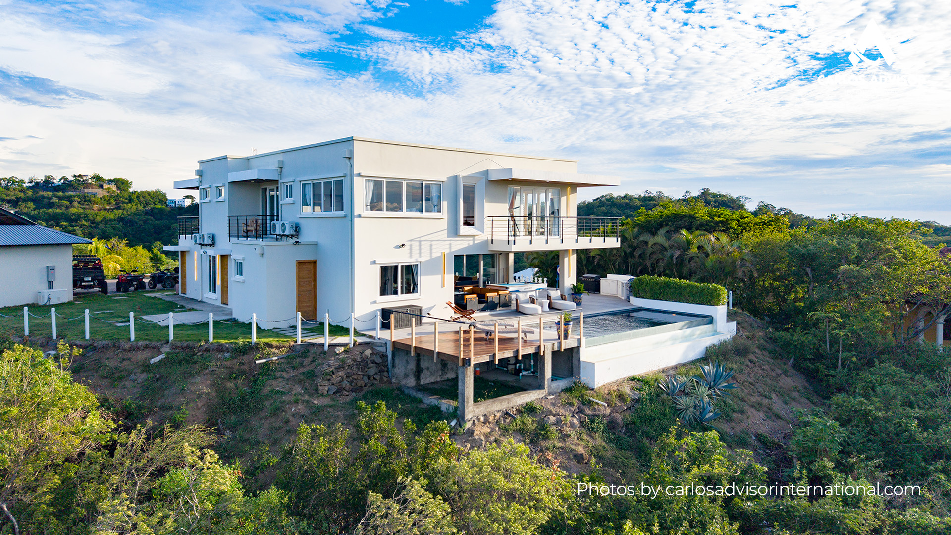  22571 – Luxury Home for Sale in San Juan del Sur with Bay View, Infinity Pool, and Vehicles – Villa Tranquila