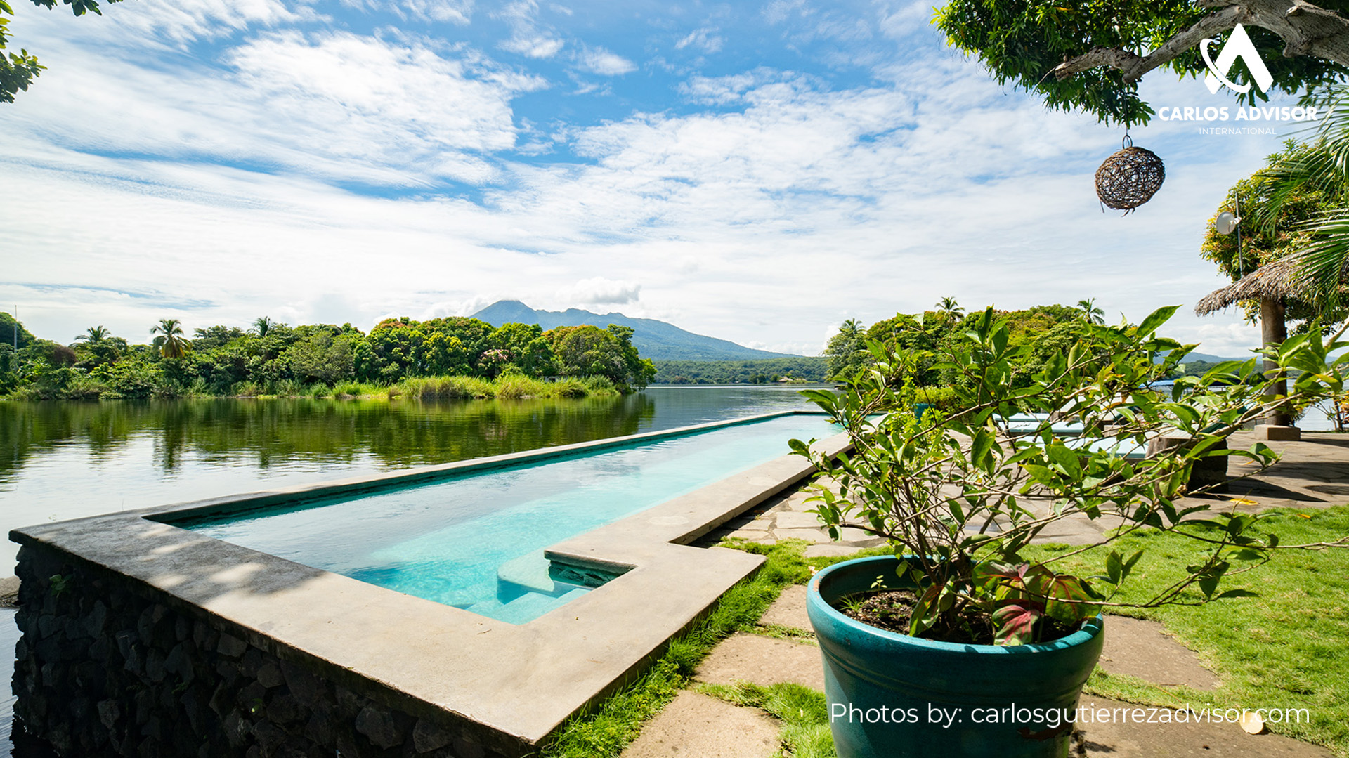22598 – House with a swimming pool and a view of Mombacho Volcano in the Isletas of Granada – Isla El Resedo