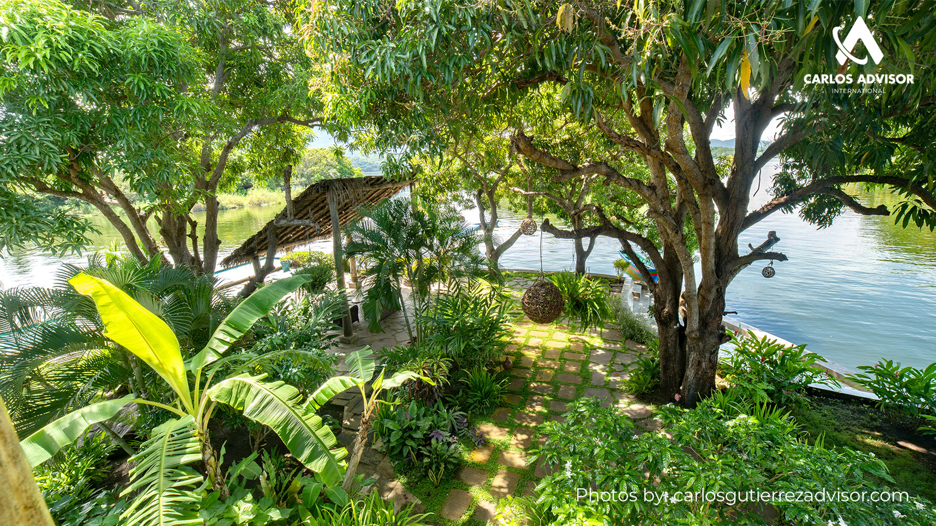 22598 – House with a swimming pool and a view of Mombacho Volcano in the Isletas of Granada – Isla El Resedo