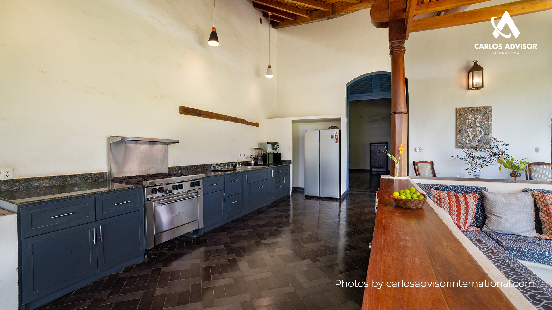 22634 – Colonial House For Sale in Downtown Granada with a Garden and 973 m² of Land