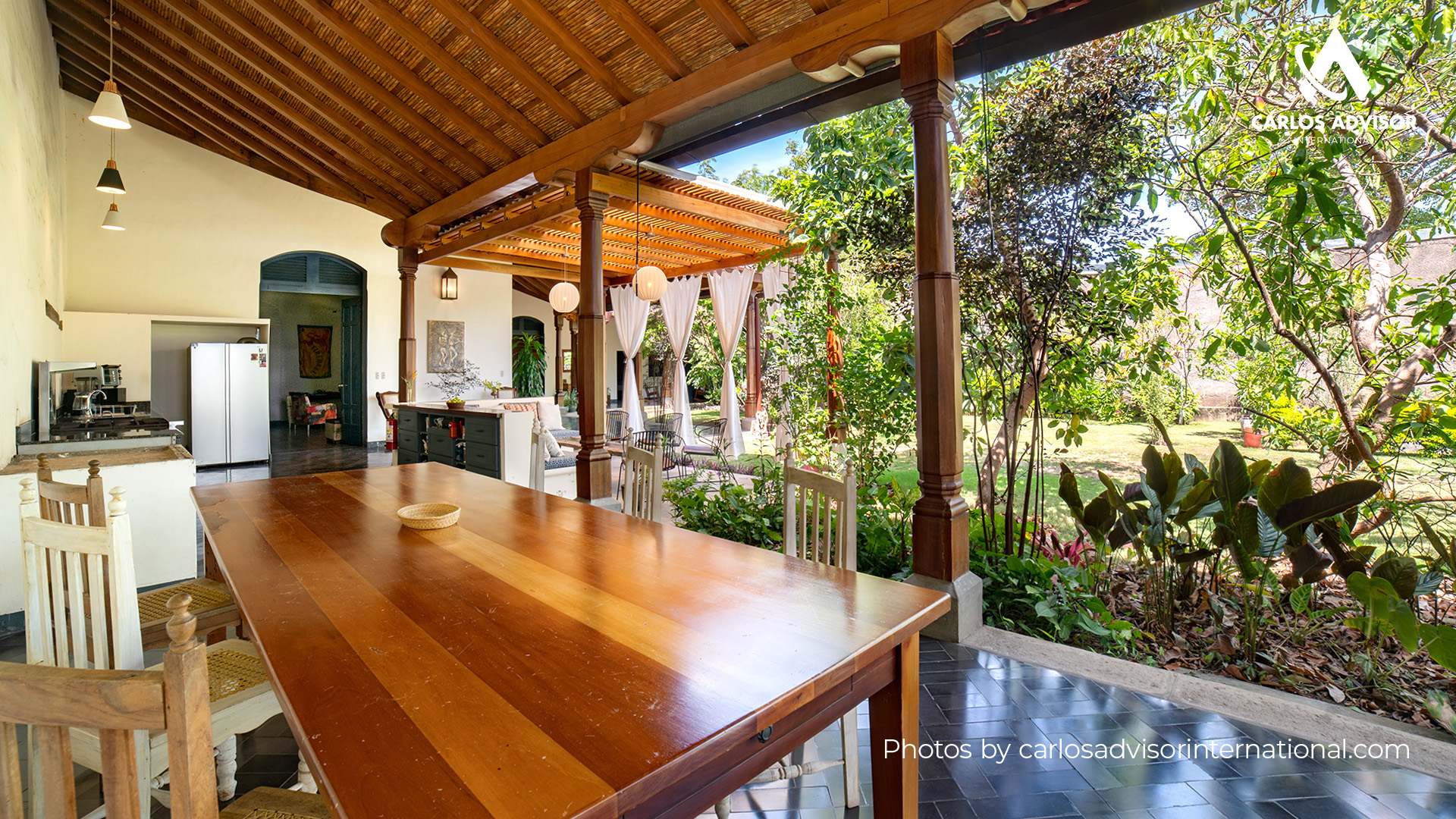 22634 – Colonial House For Sale in Downtown Granada with a Garden and 973 m² of Land