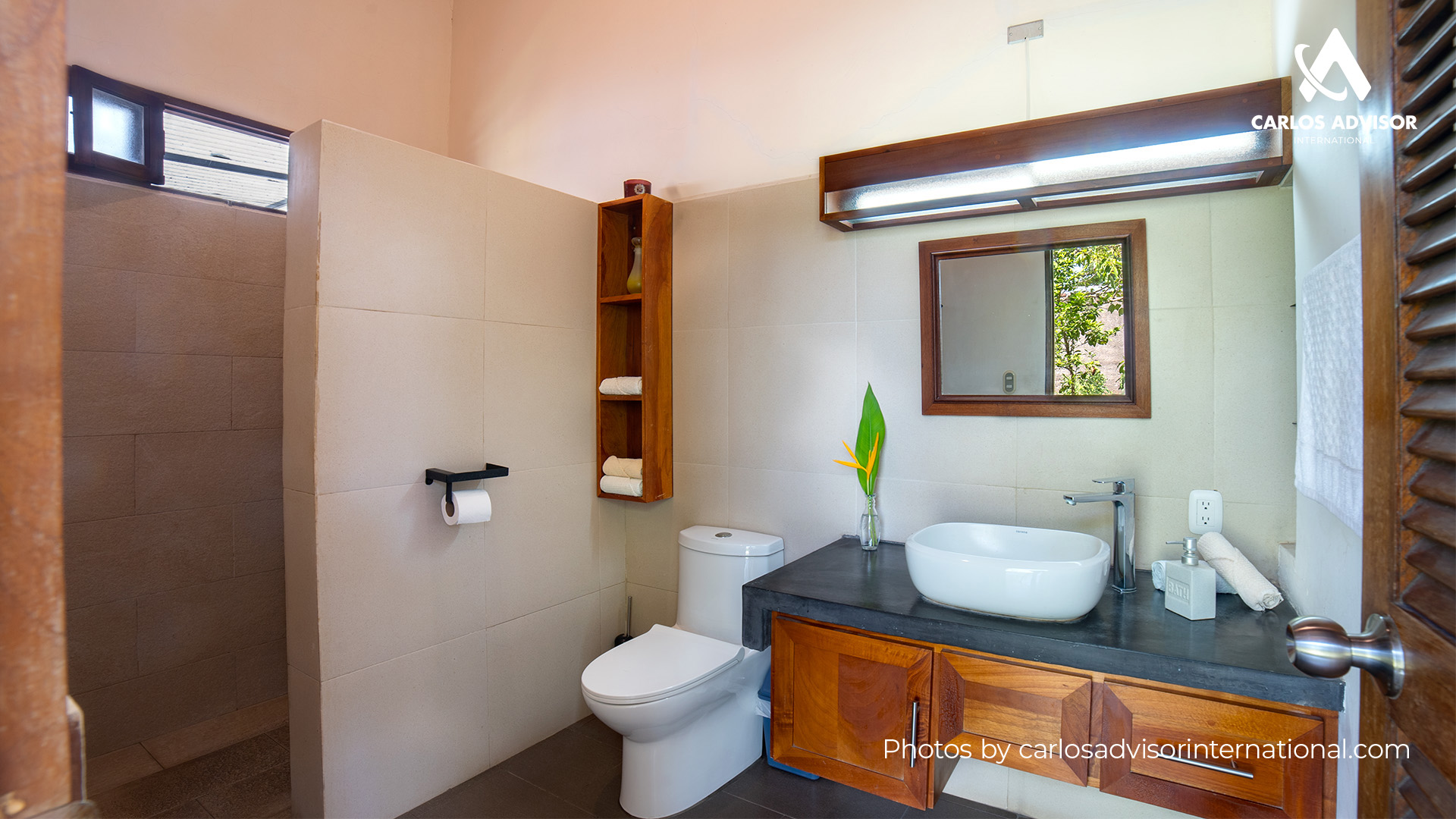 22634 – Colonial House For Sale in Downtown Granada with a Garden and 973 m² of Land