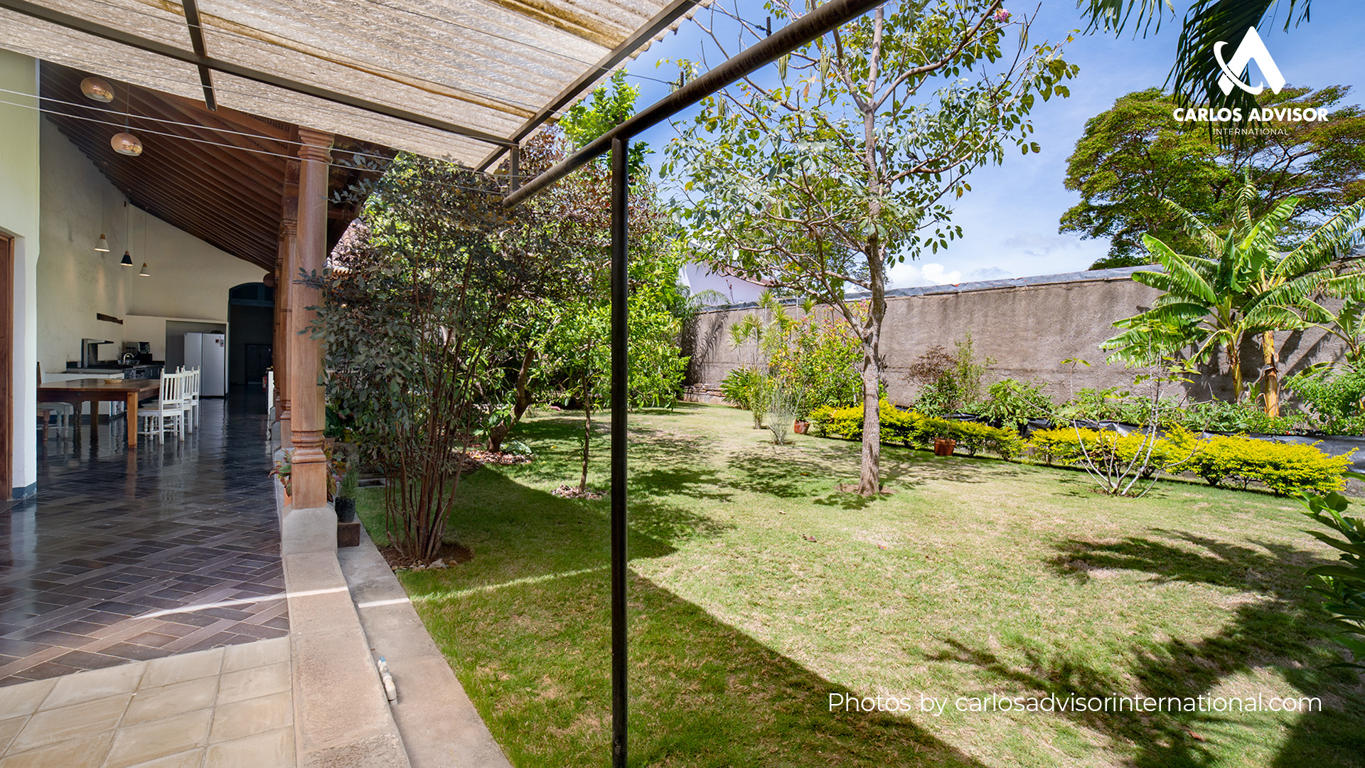 22634 – Colonial House For Sale in Downtown Granada with a Garden and 973 m² of Land