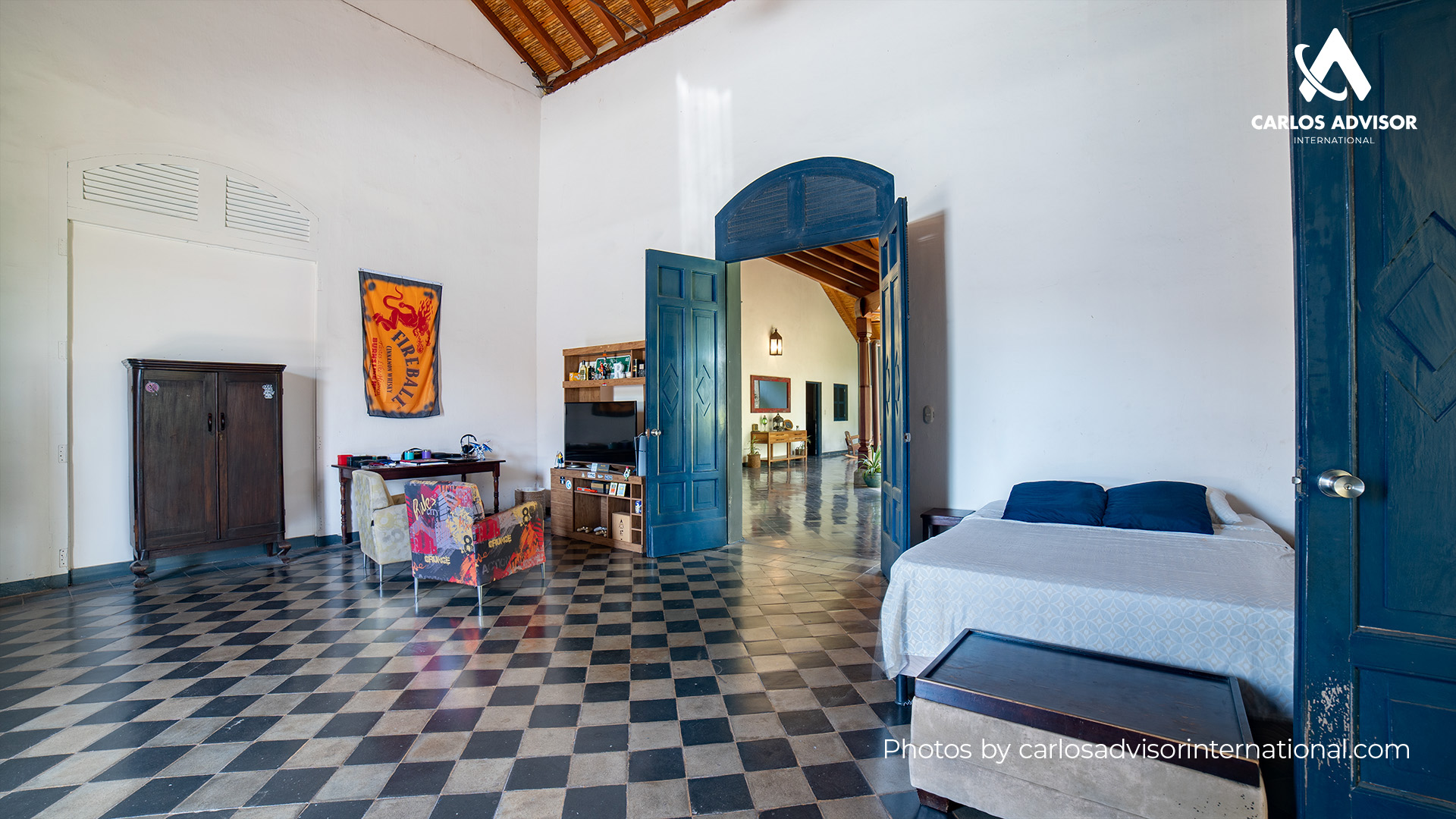 22634 – Colonial House For Sale in Downtown Granada with a Garden and 973 m² of Land