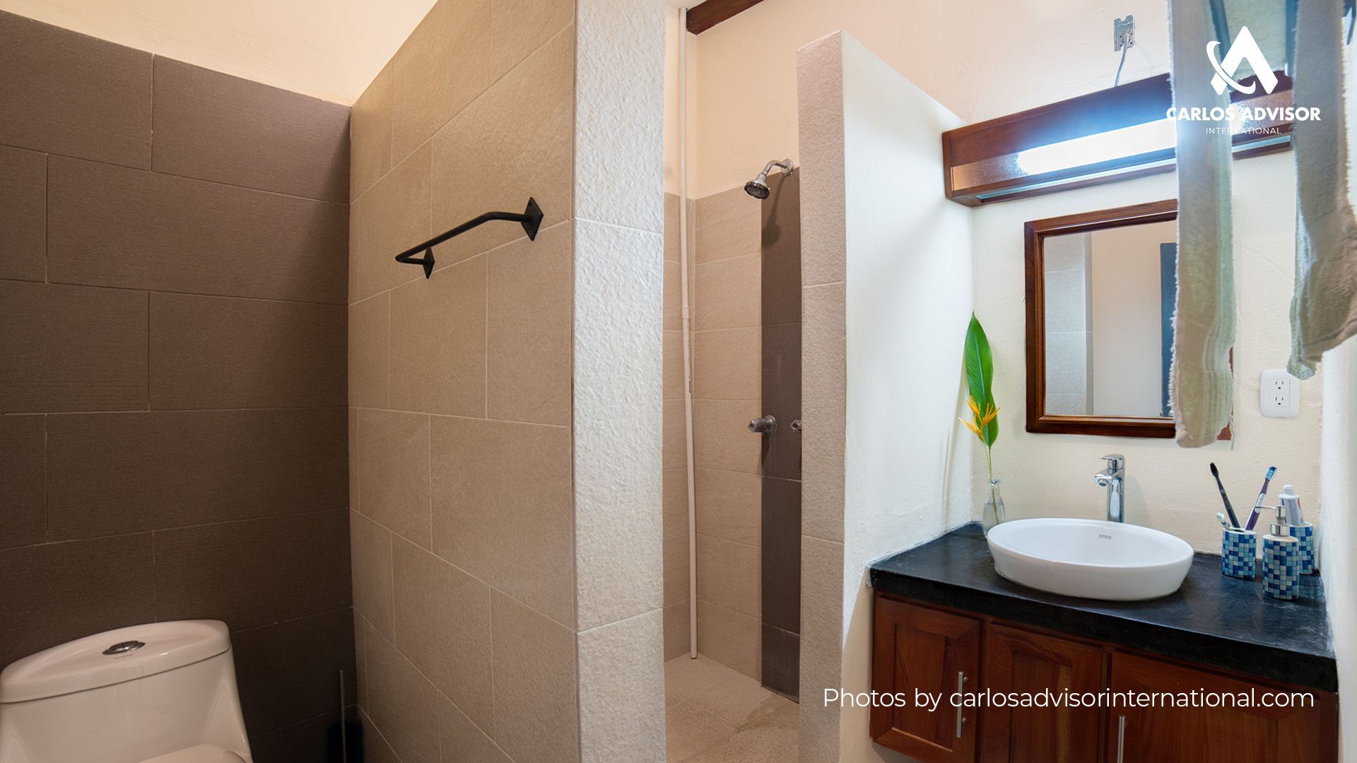 22634 – Colonial House For Sale in Downtown Granada with a Garden and 973 m² of Land
