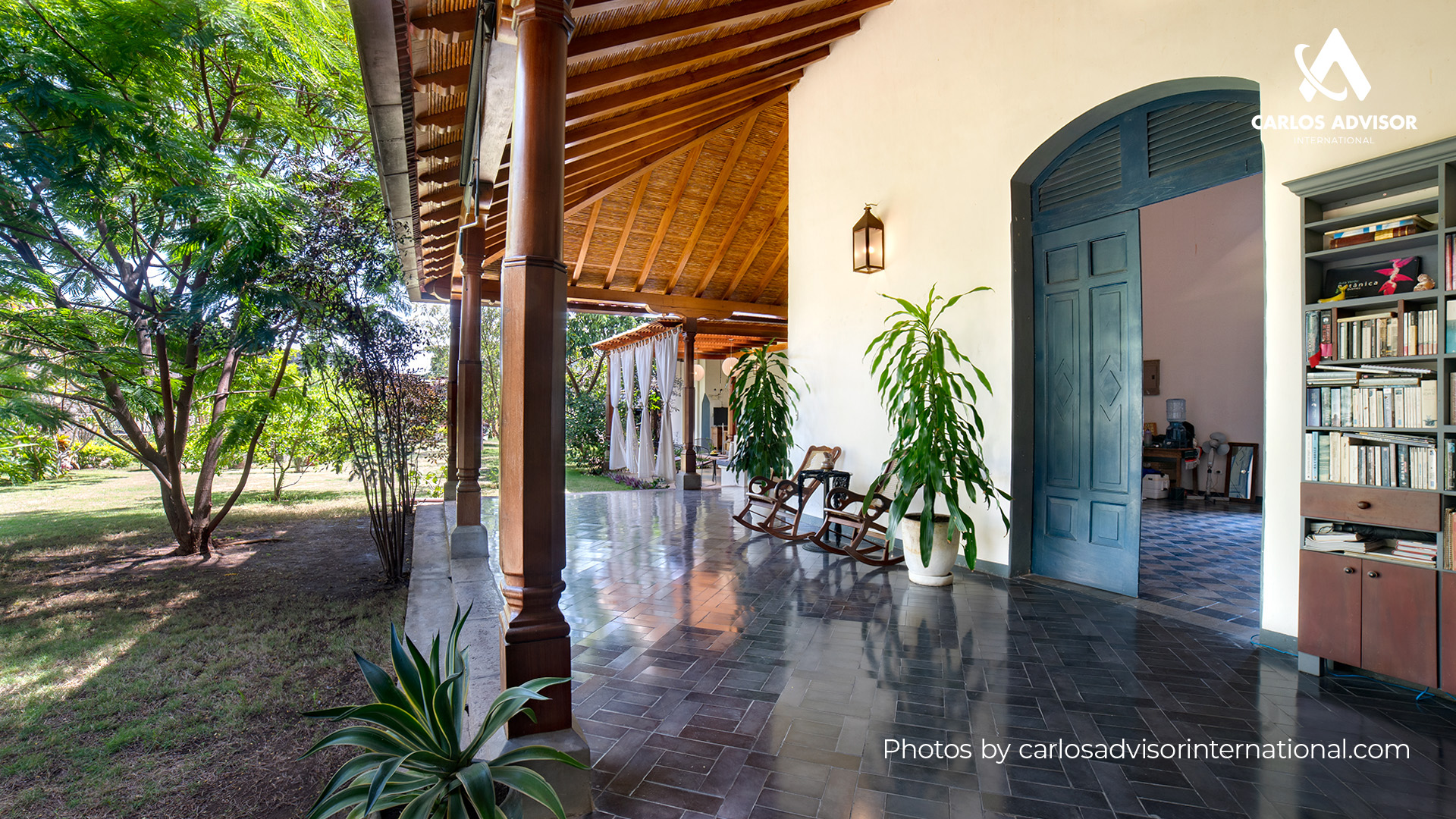 22634 – Colonial House For Sale in Downtown Granada with a Garden and 973 m² of Land