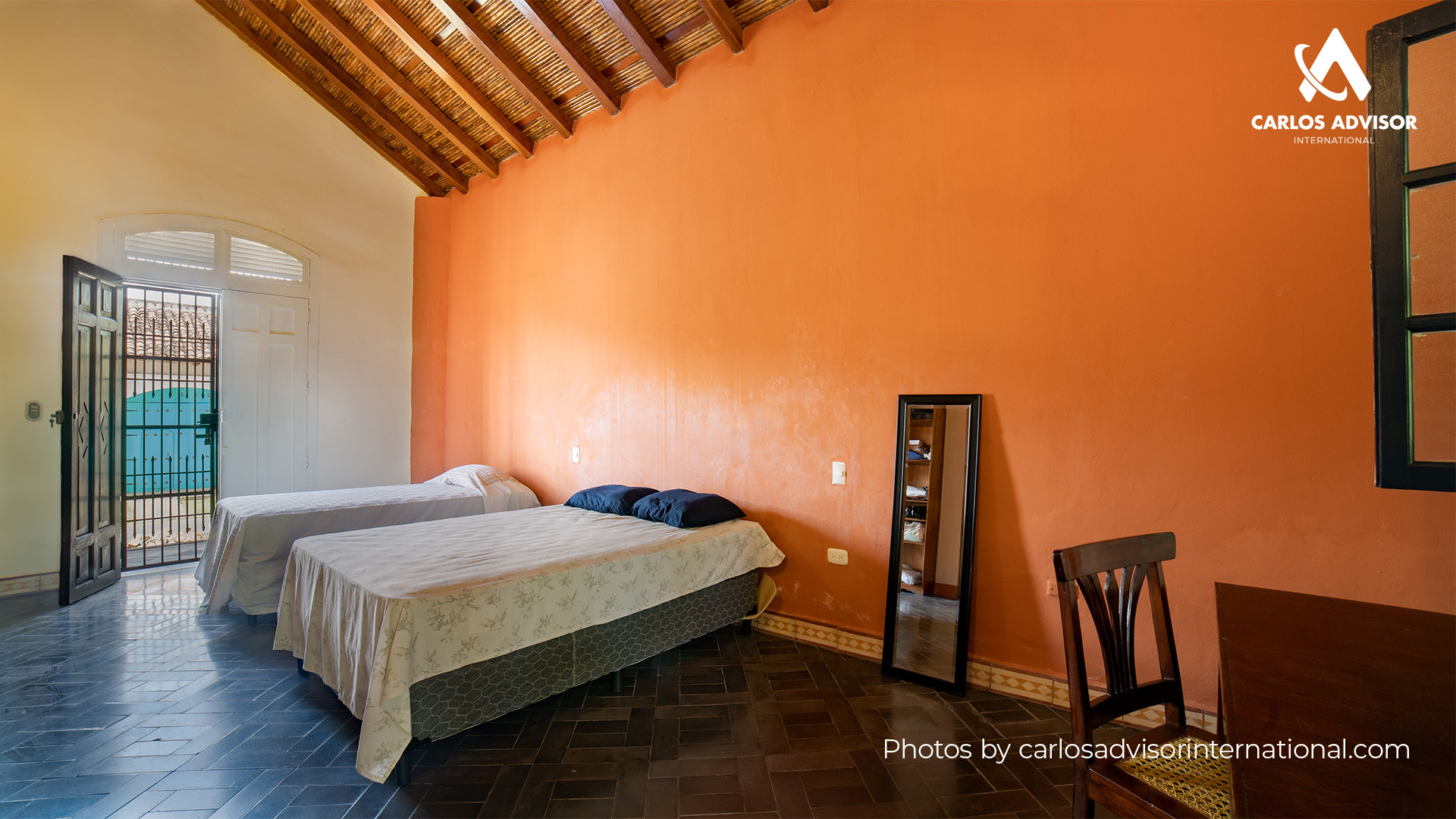 22634 – Colonial House For Sale in Downtown Granada with a Garden and 973 m² of Land