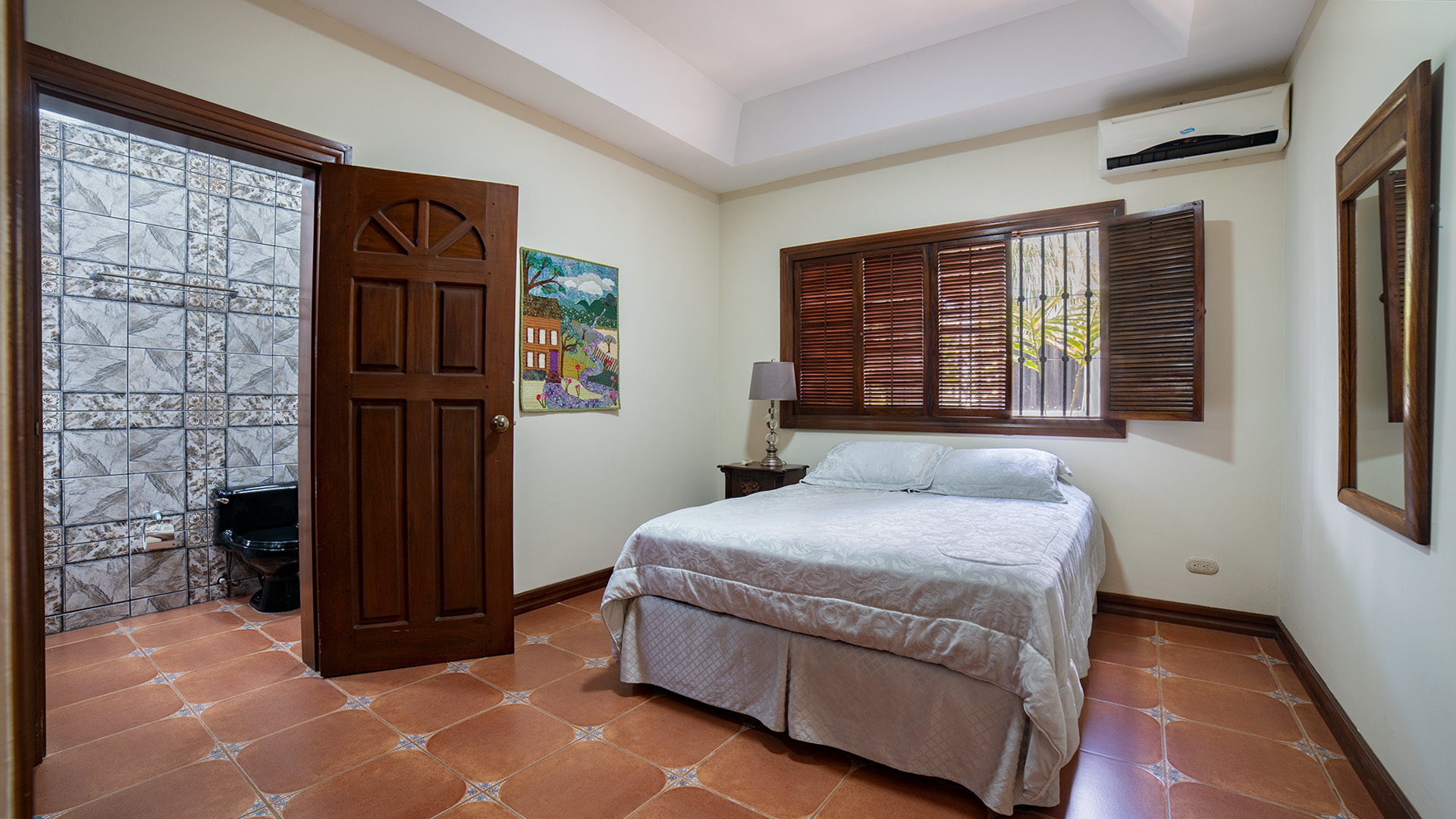 CG – 199 – House For Sale with Large Lot, Swimming Pool, and Independent Apartment