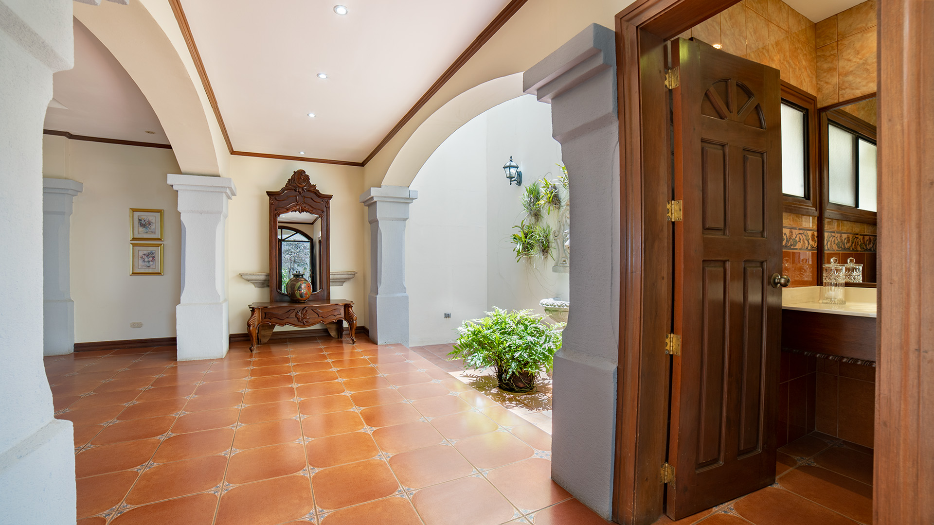 CG – 199 – House For Sale with Large Lot, Swimming Pool, and Independent Apartment