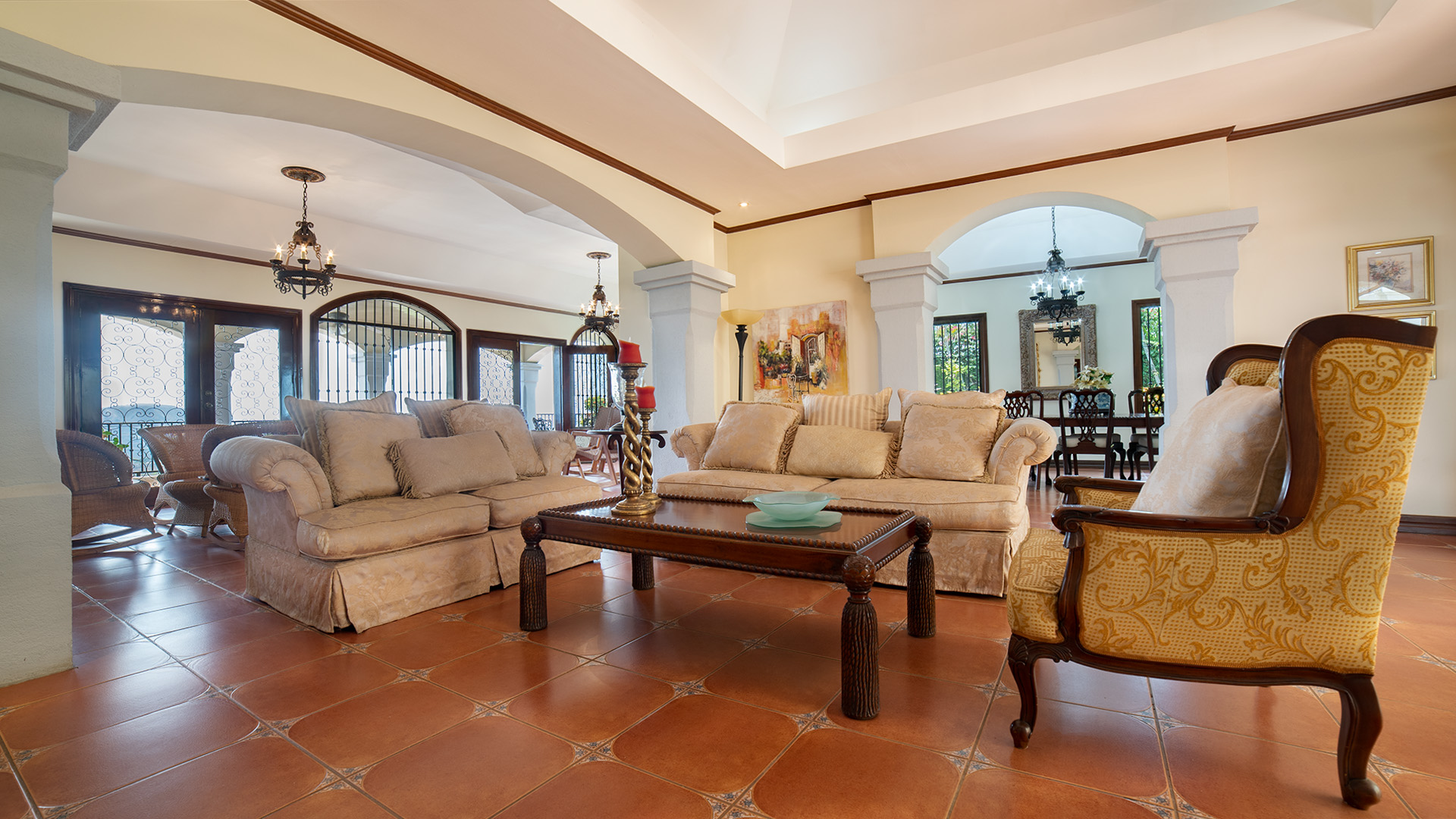 CG – 199 – House For Sale with Large Lot, Swimming Pool, and Independent Apartment