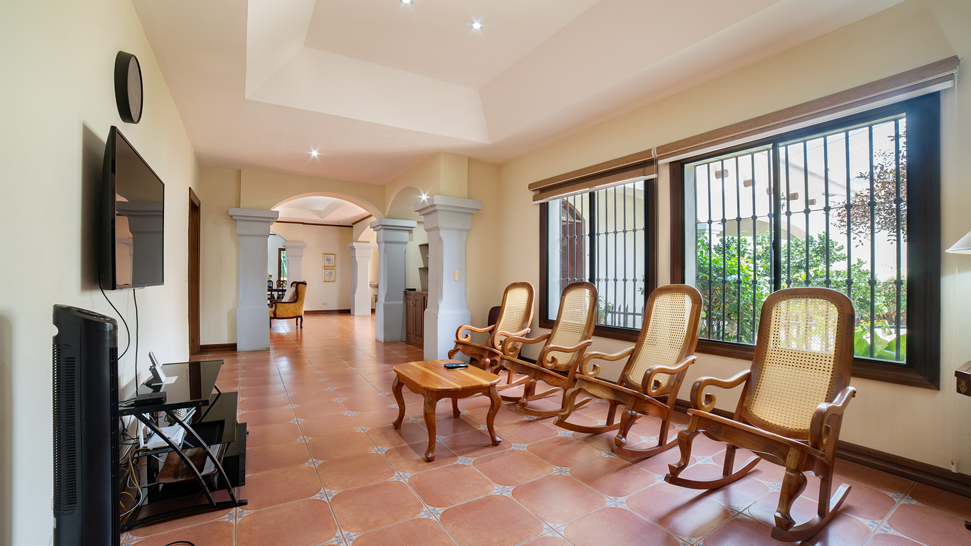 CG – 199 – House For Sale with Large Lot, Swimming Pool, and Independent Apartment