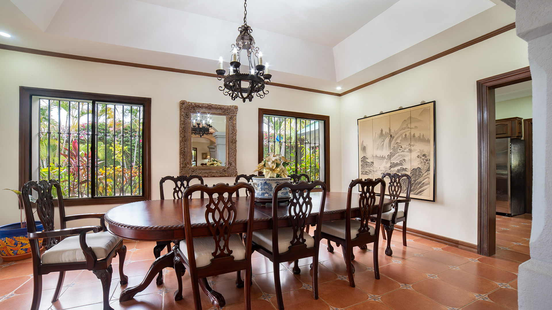 CG – 199 – House For Sale with Large Lot, Swimming Pool, and Independent Apartment