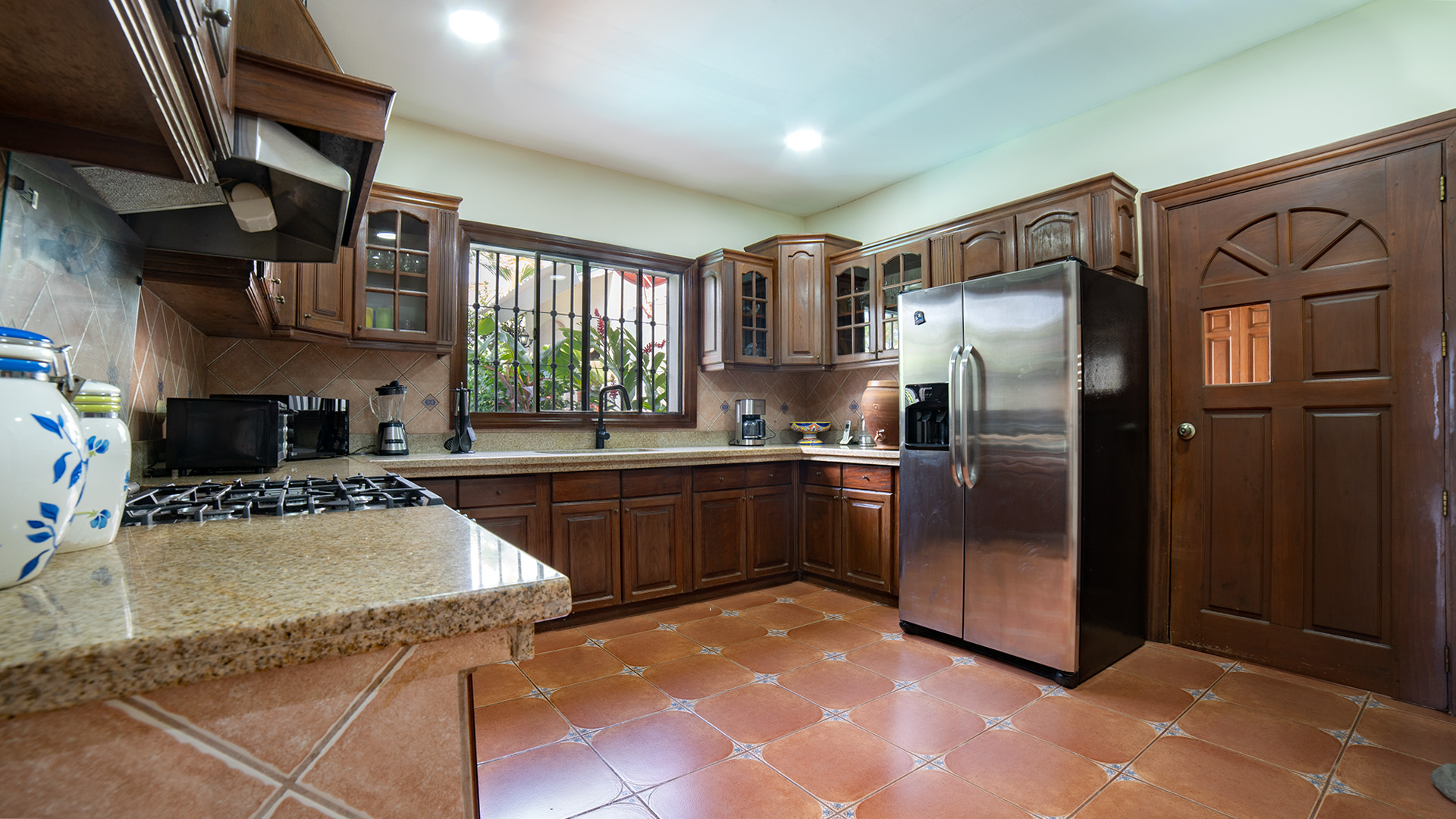 CG – 199 – House For Sale with Large Lot, Swimming Pool, and Independent Apartment